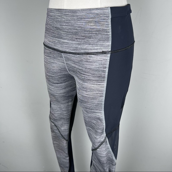 Like New-Lululemon Grey Striped Mesh Running Leggings with Zipper Pocket Size 8 - Picture 3 of 14